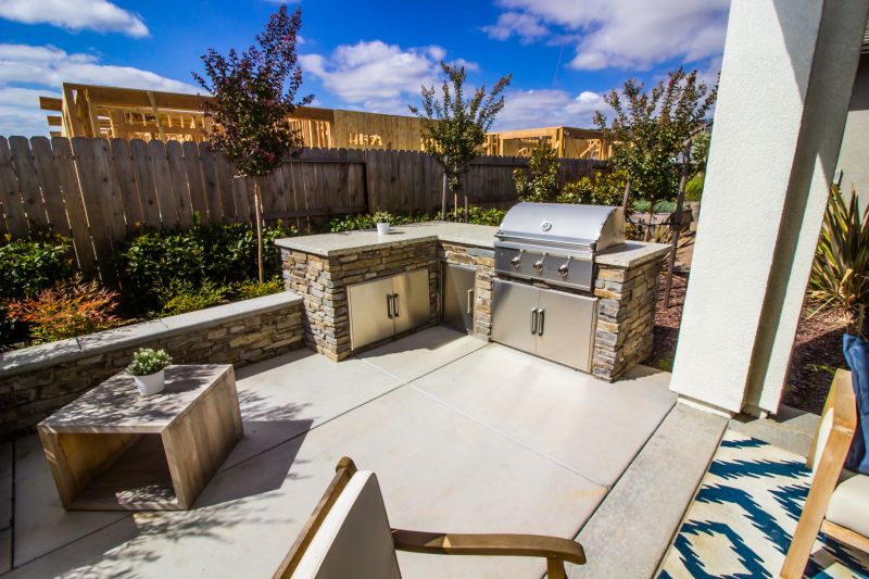 Built-in Bbq with Stone Surround